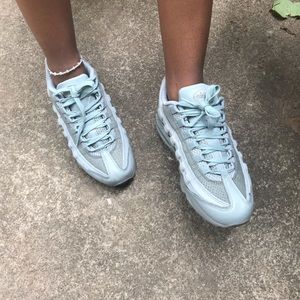 Boys Grade School Size 7! Also a women's 8.5‼️